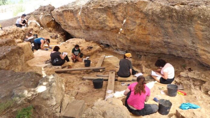 visitas guiadas a los yacimientos del Valle de los Neandertales